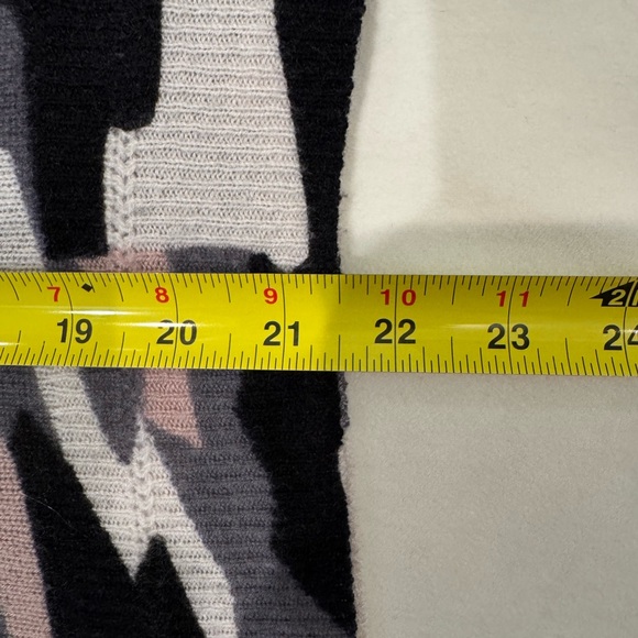 Skull Cashmere Camouflage - Black, Pink and Gray Sweater - Picture 7 of 14